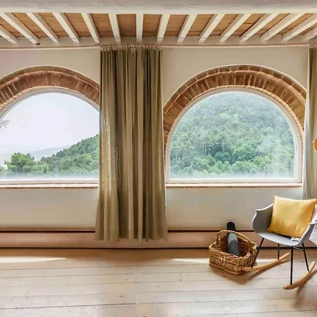 Podere Croci, 400yr Monastery Villa, Pool, 16 Guests *