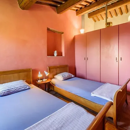 Podere Croci, 400yr Monastery Villa, Pool, 16 Guests Rivalto