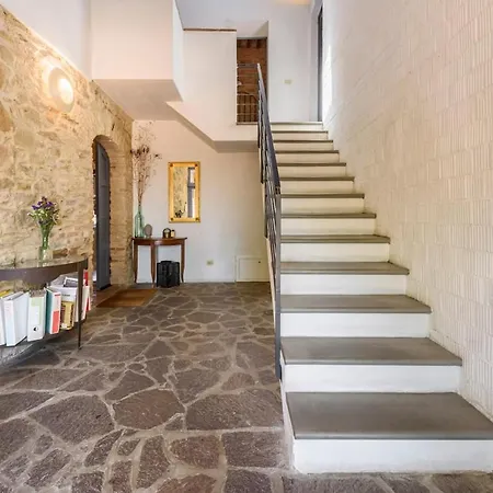Podere Croci, 400yr Monastery Villa, Pool, 16 Guests Вилла *