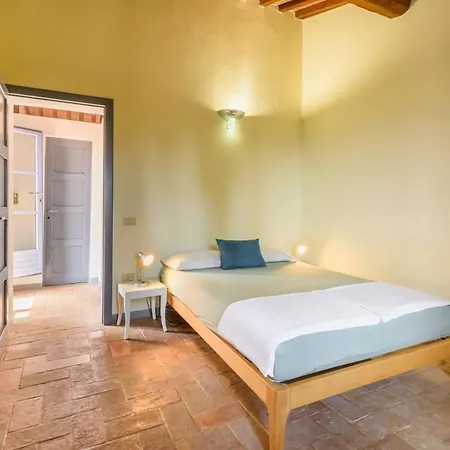 Вилла Podere Croci, 400yr Monastery Villa, Pool, 16 Guests