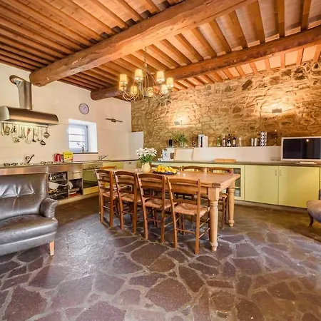 Podere Croci, 400yr Monastery Villa, Pool, 16 Guests