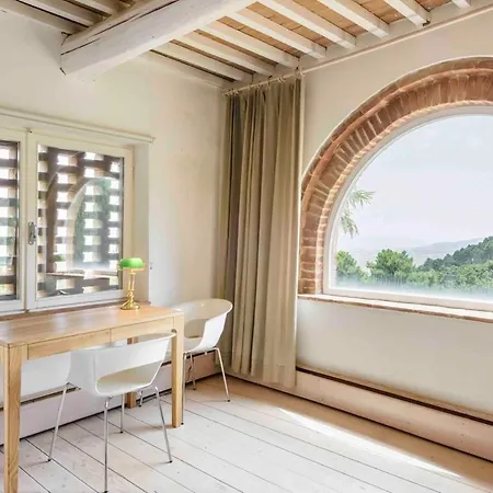 Podere Croci, 400yr Monastery Villa, Pool, 16 Guests
