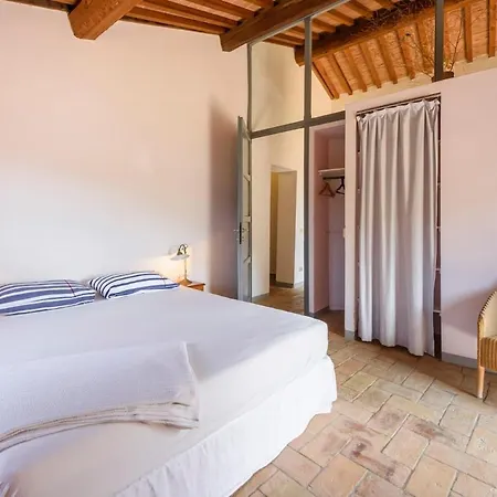 Podere Croci, 400yr Monastery Villa, Pool, 16 Guests Вилла