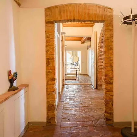 Вилла Podere Croci, 400yr Monastery Villa, Pool, 16 Guests Rivalto
