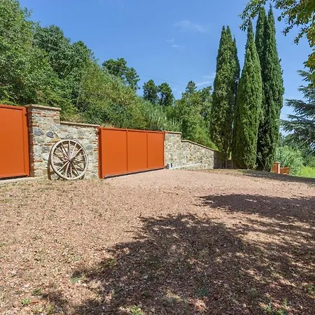 Podere Croci, 400yr Monastery Villa, Pool, 16 Guests Вилла