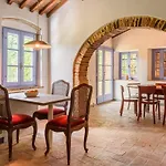 Villa Podere Croci, 400yr Monastery Villa, Pool, 16 Guests Rivalto
